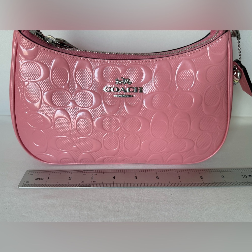 NWT Coach Teri Shoulder Bag In Signature Leather Pink/Silver Heart Charm CDA98 - Picture 8 of 15